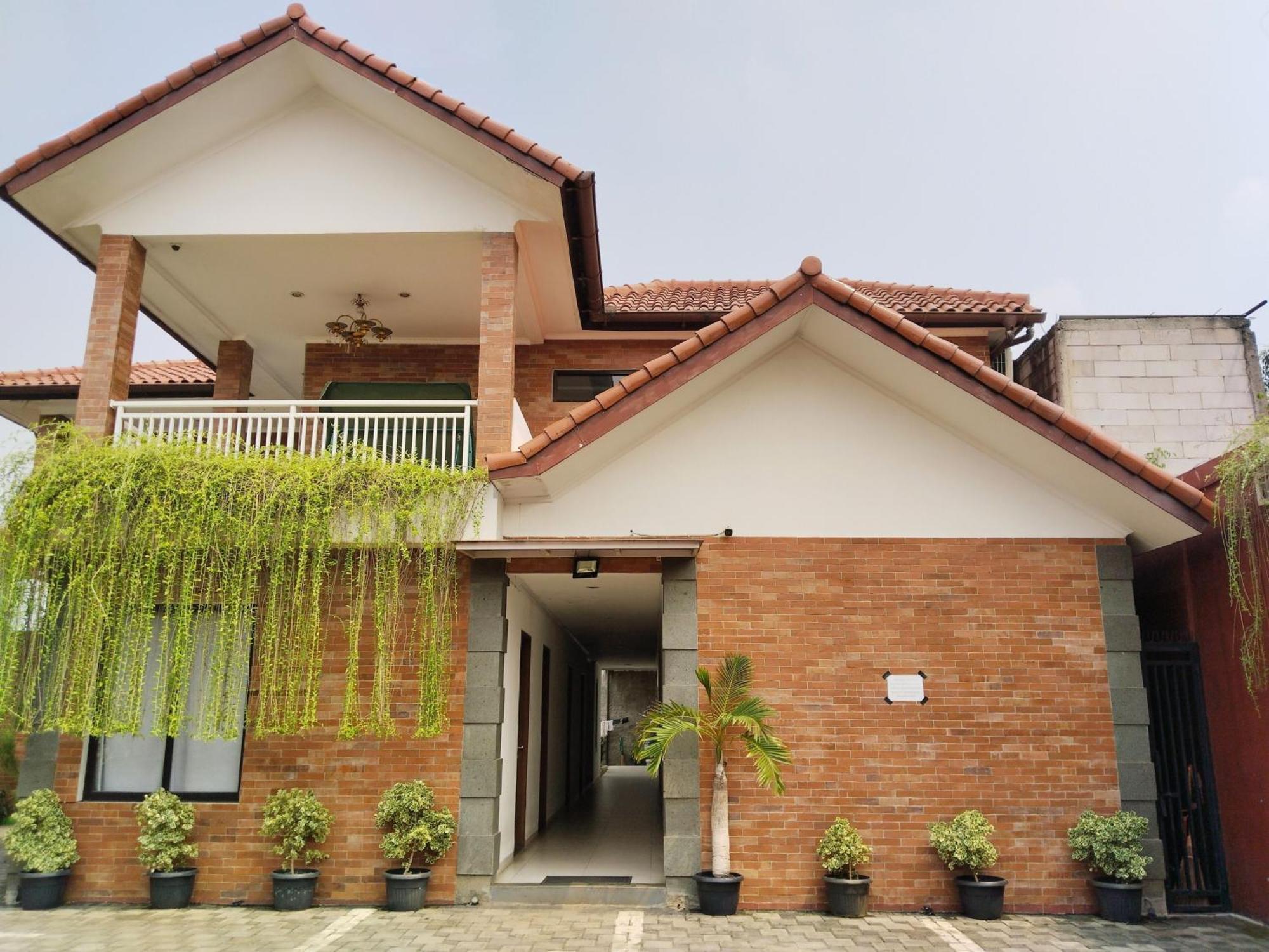 Dejati House Bekasi Exterior foto